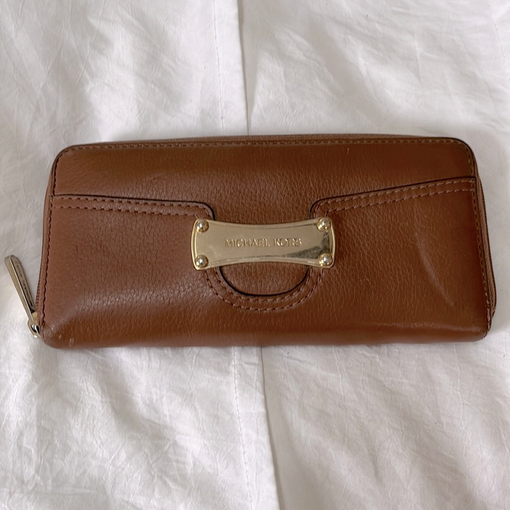 Michael Kors Large three Quarter zip Leather wallet